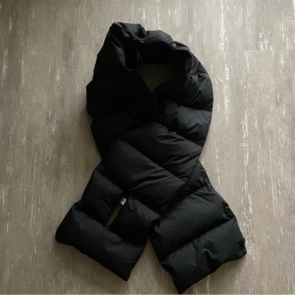Lululemon Wunder Puff Scarf - Black - 600-fill-power goose down MSRP $98 - Picture 4 of 9